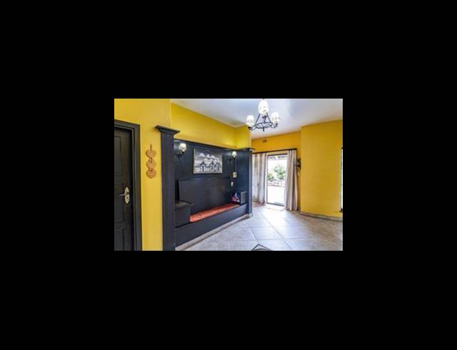 8 BEDROOM HOUSE FOR SALE IN OAKDENE